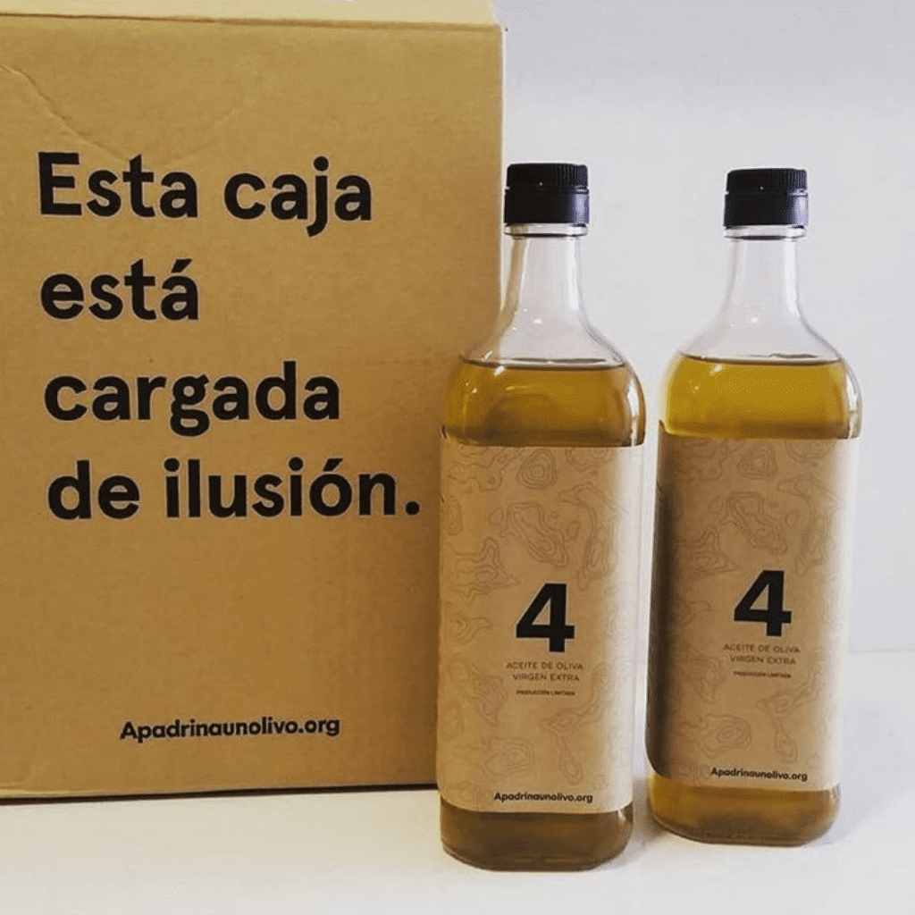 Imagen de las botellas y el pacagin del aceite 2017 de las madrianas y padrinos 