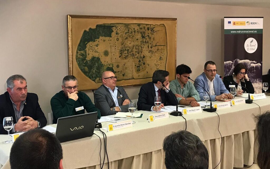 Mesa de debate “El territorio, oportunidad de innovación y cambio productivo”