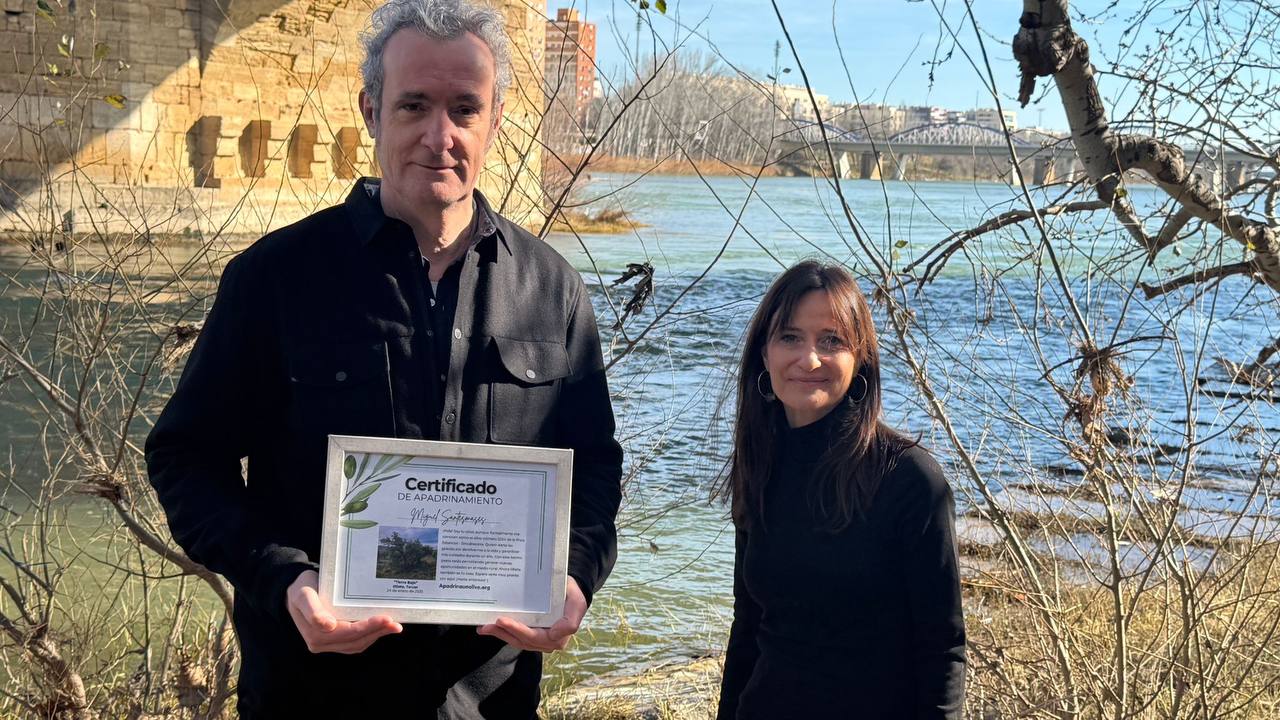 Miguel Santesmases y Erika Casaña a orillas del río Ebro