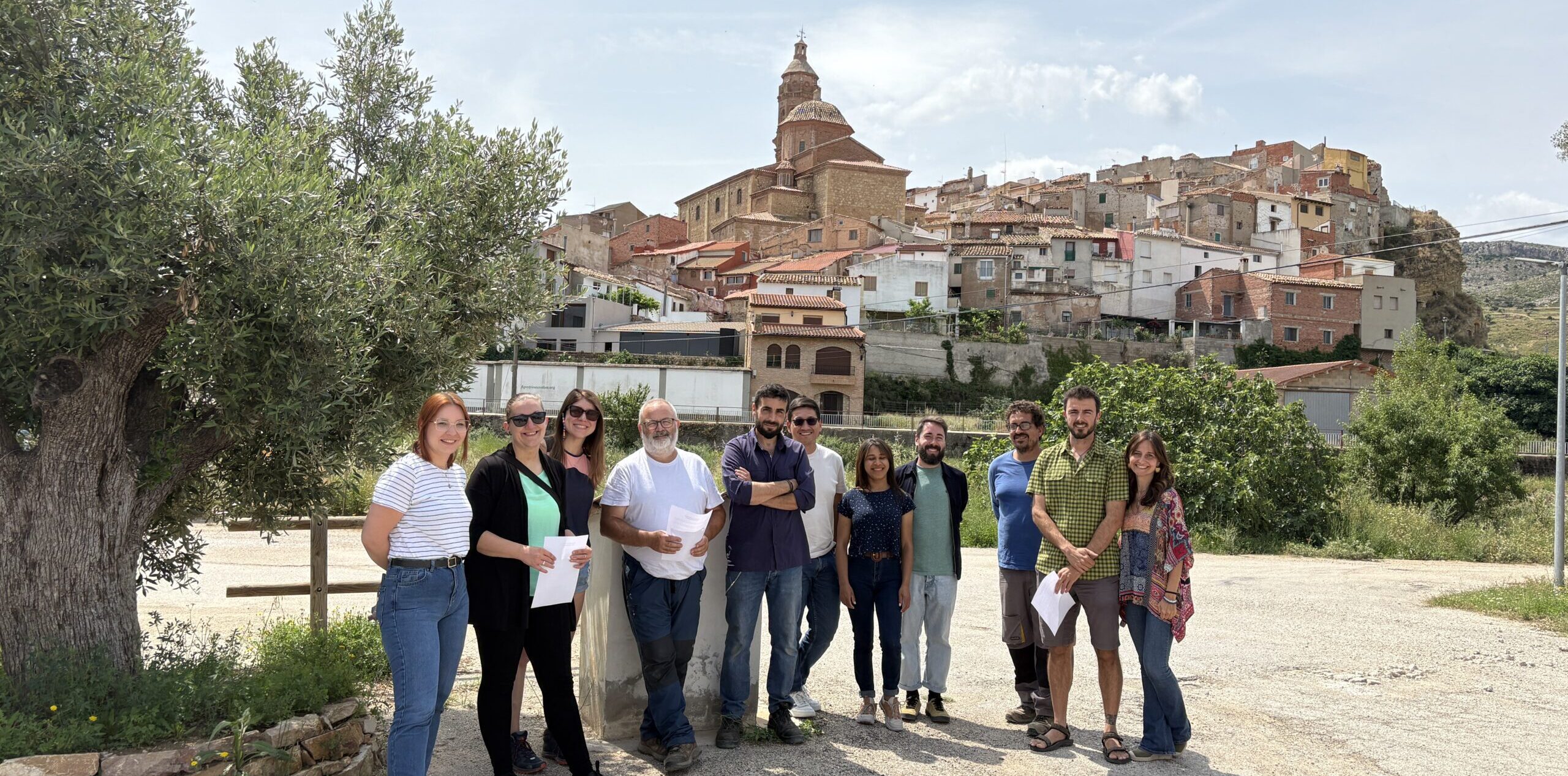 Parte del equipo de Apadrinaunolivo.org tras la lectura del Manifiesto en defensa del Medioambiente./ A.M.