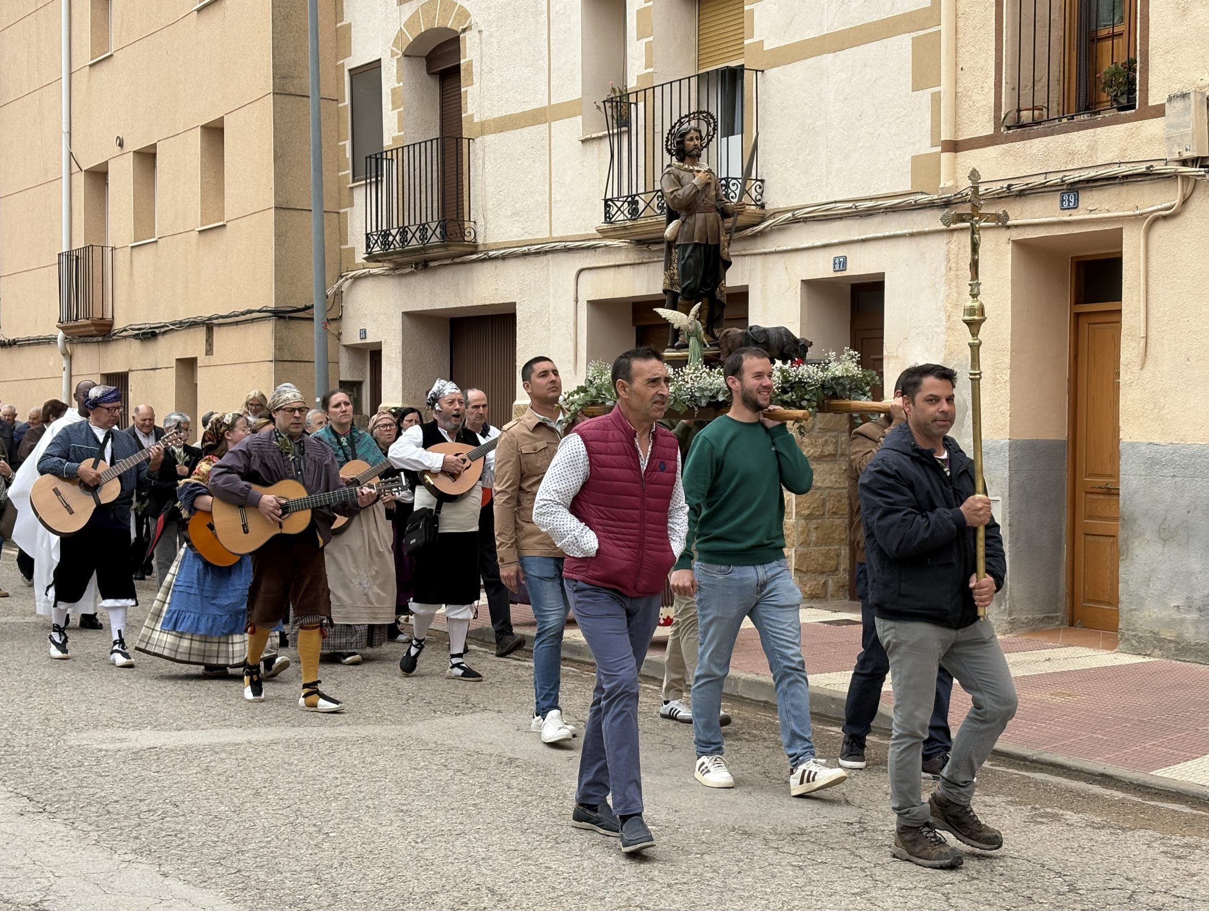 Procesión en honor a San Isidro en Oliete, el 15 de mayo de 2026./